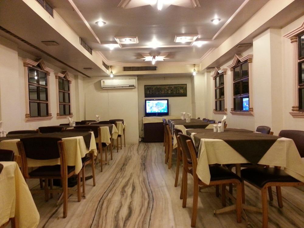 Oyo 15359 Hotel Kachandeep Dźajpur Zewnętrze zdjęcie