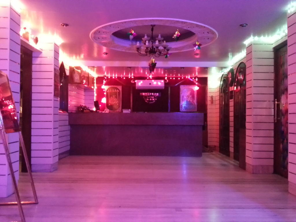 Oyo 15359 Hotel Kachandeep Dźajpur Zewnętrze zdjęcie