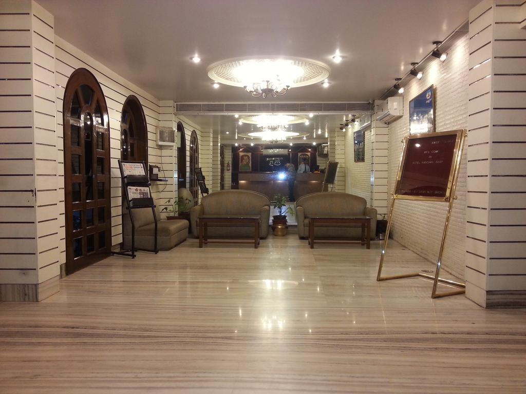 Oyo 15359 Hotel Kachandeep Dźajpur Zewnętrze zdjęcie